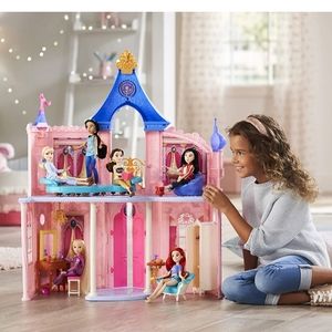 16pc DISNEY CASTLE! Brand New Never Opened!